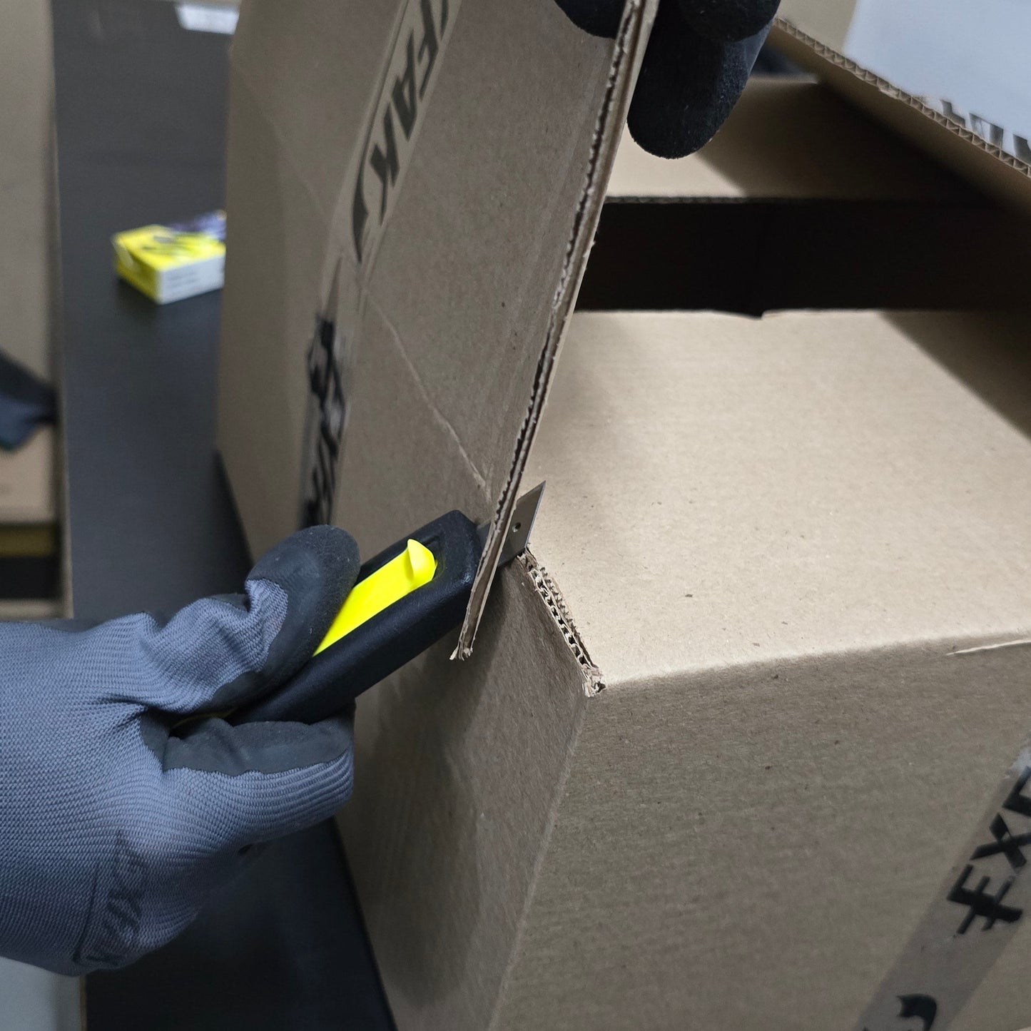 Retractable Safety Knife - 15-032 (10 units package)