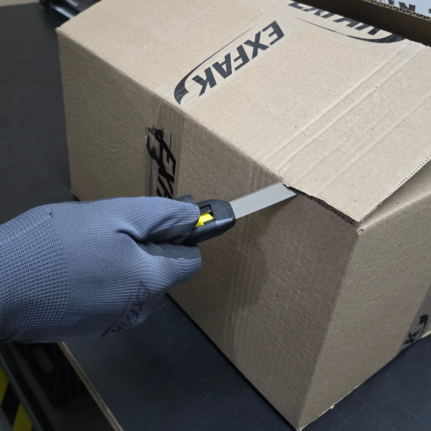 Retractable Safety Knife - 15-170 (10 units package)